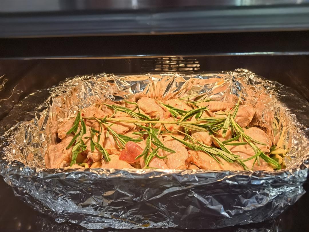 【宴客硬菜】小土豆烤鸡翅