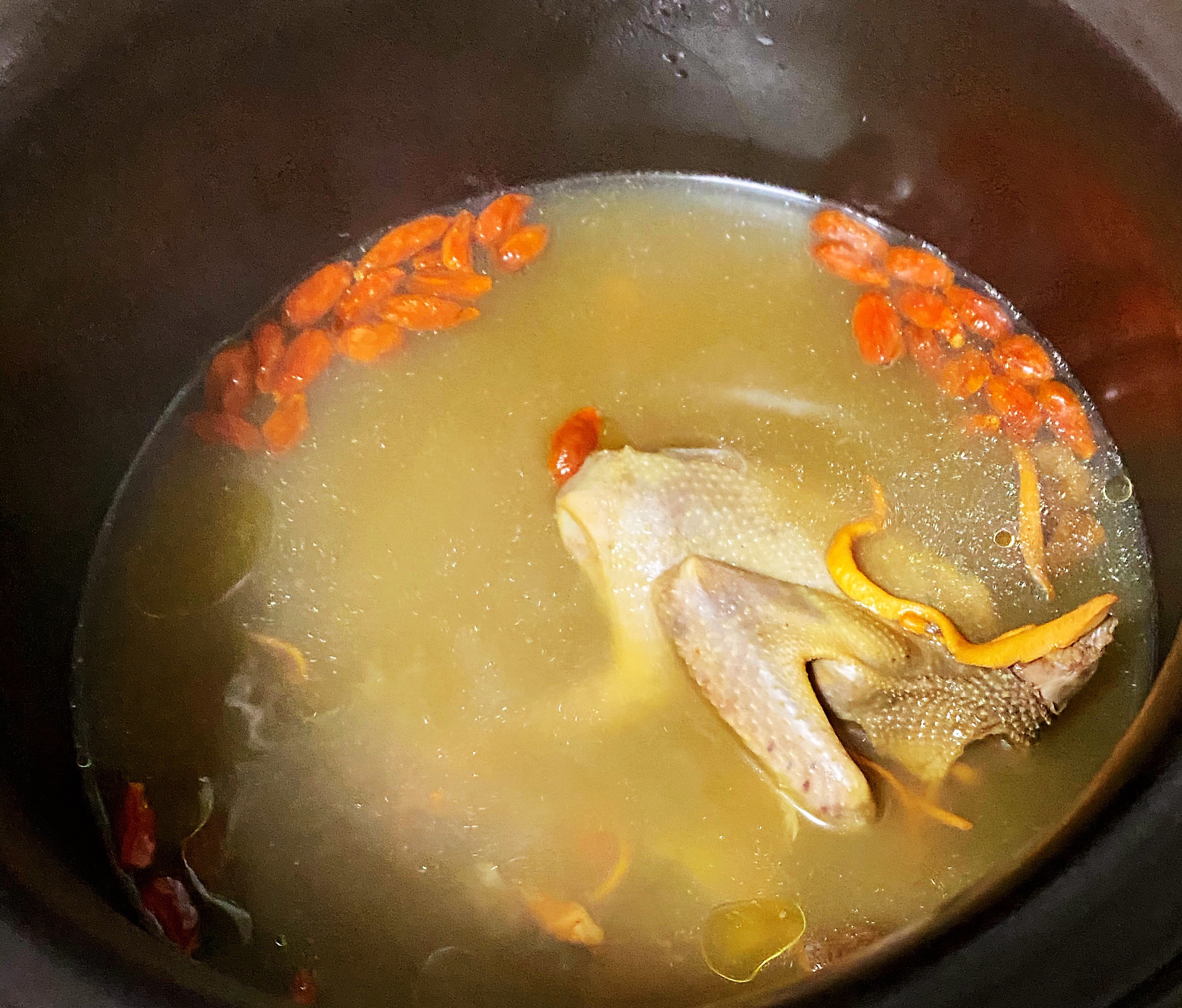 珍珠菇姬松茸海参鸽子汤的做法