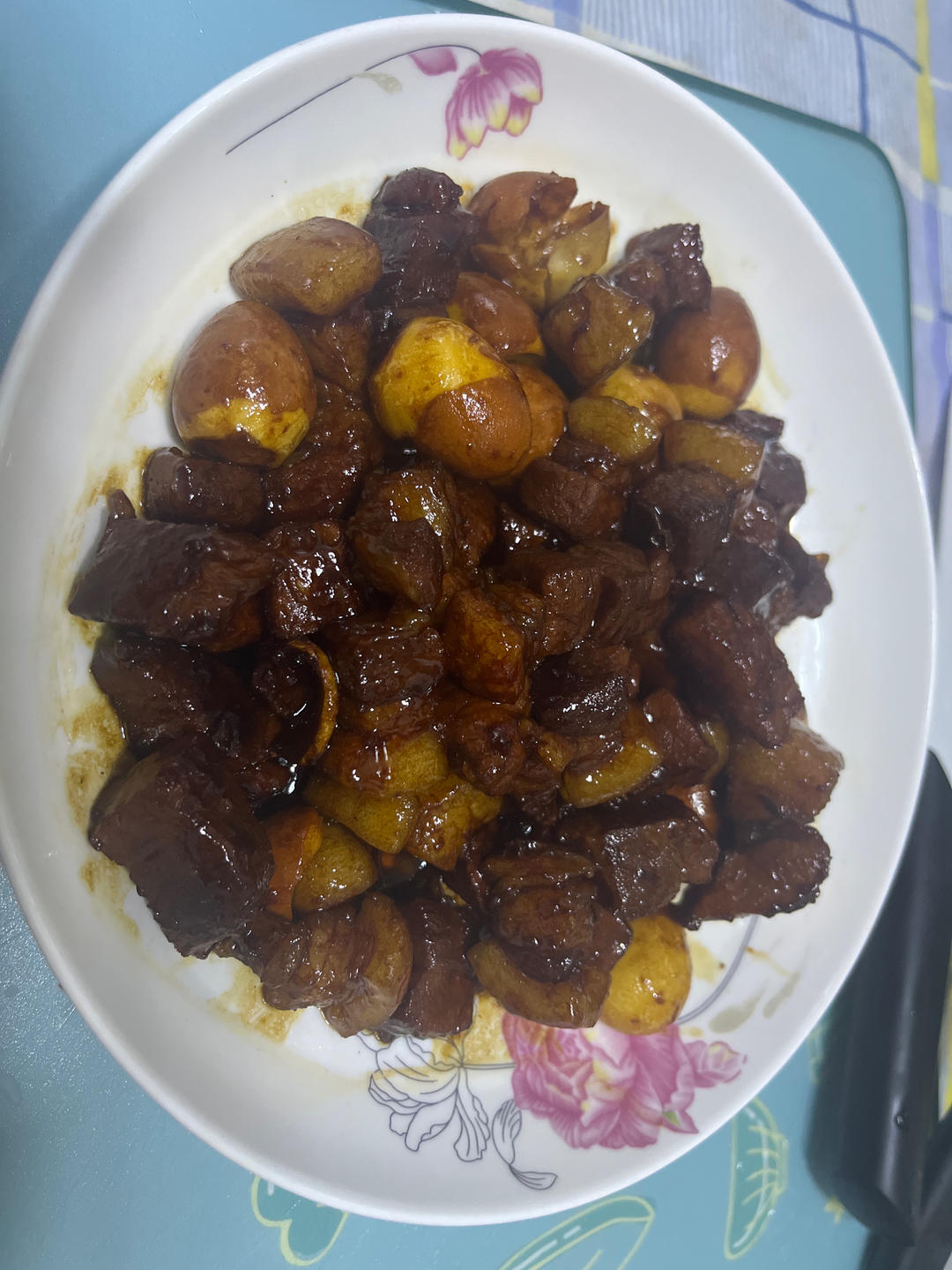 加了鹌鹑蛋后，这盘红烧肉，美味的逆天啦——鹌鹑蛋烧肉（孔瑶食谱）