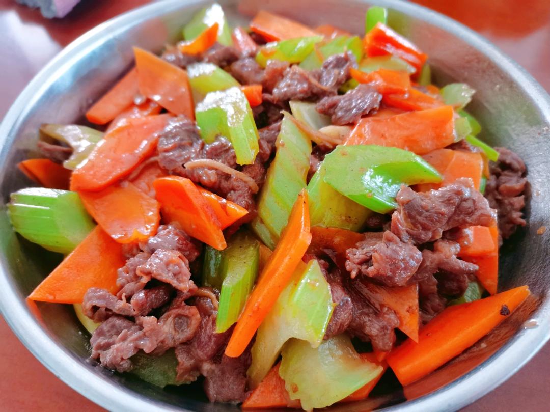 小炒牛肉（肉嫩味香）