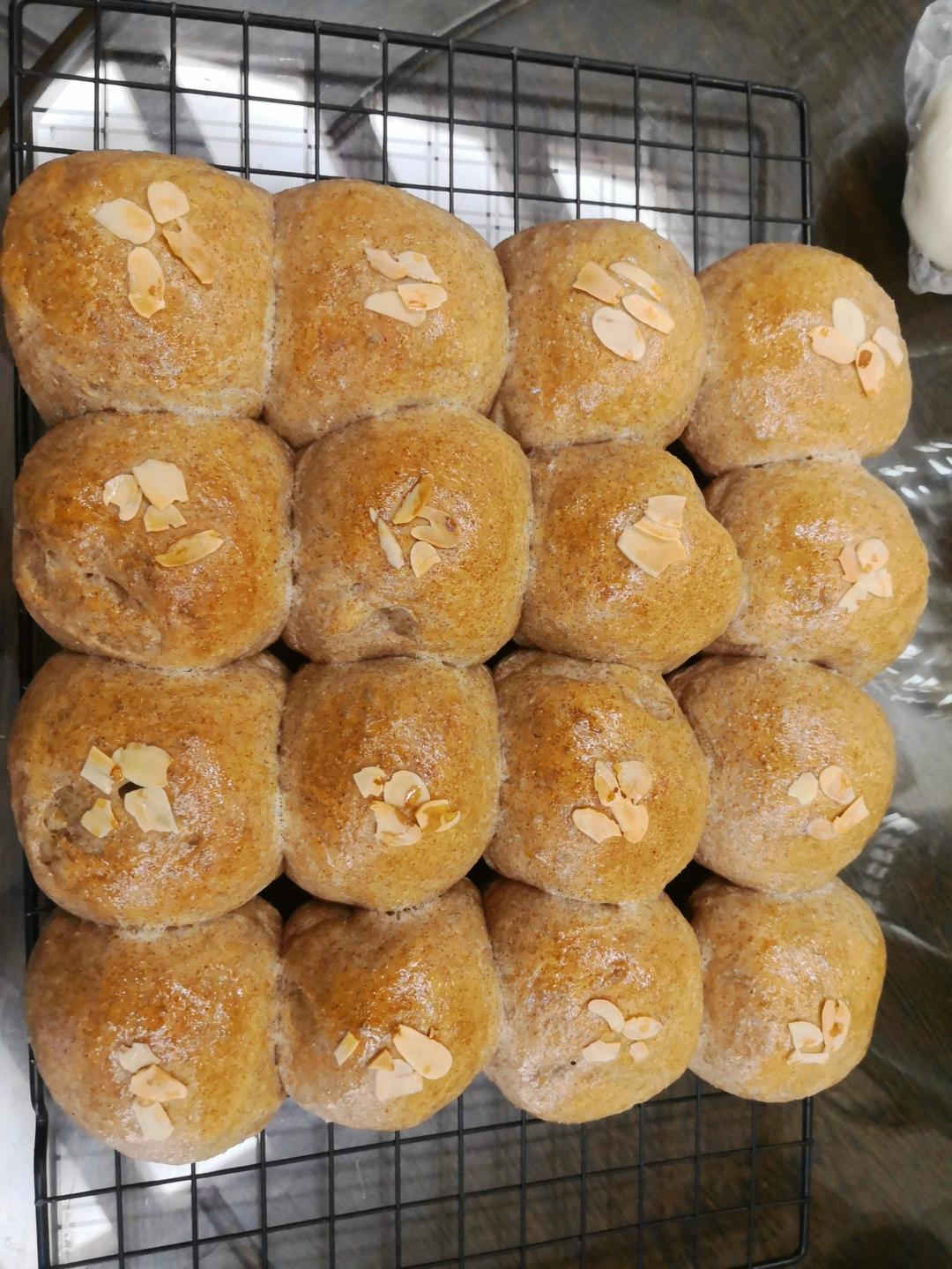 波兰种奇亚籽全麦小餐包！会拉丝的全麦面包！