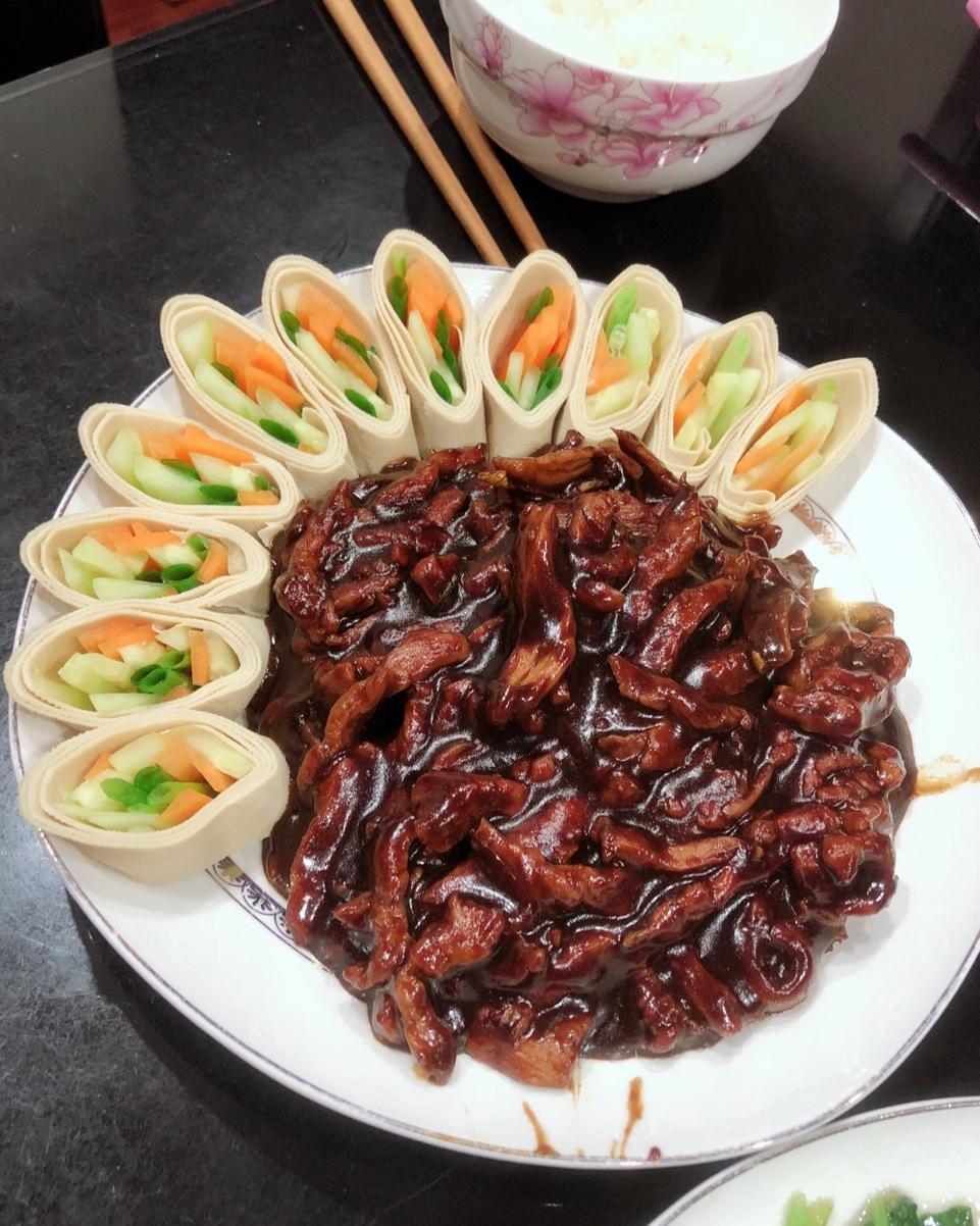 小瑛娴做的京酱肉丝