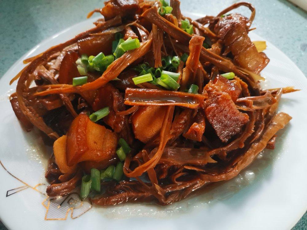 【笋干烧肉】