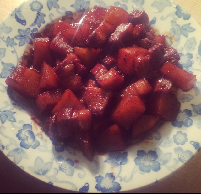 吃着碗里望着锅里的红烧肉