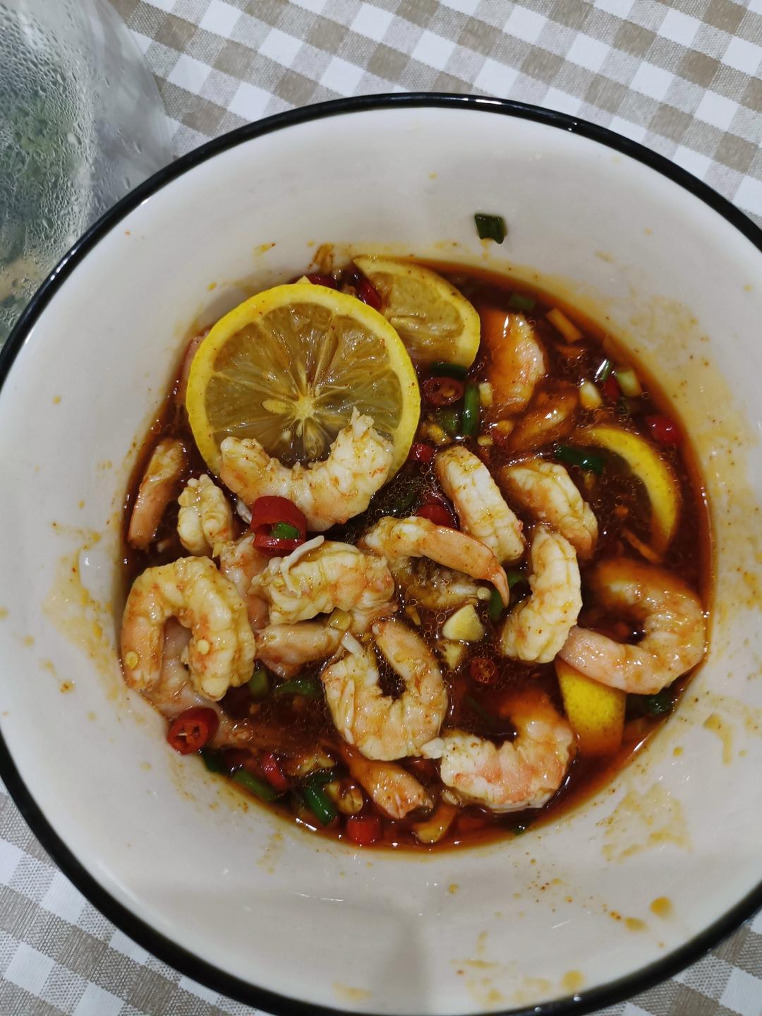 香辣过瘾一盘不够吃低卡泰式柠檬酸辣虾