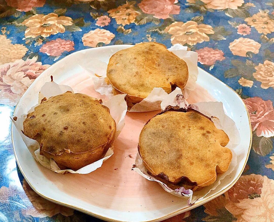 准备祖传的香蕉蓝莓玛芬蛋糕