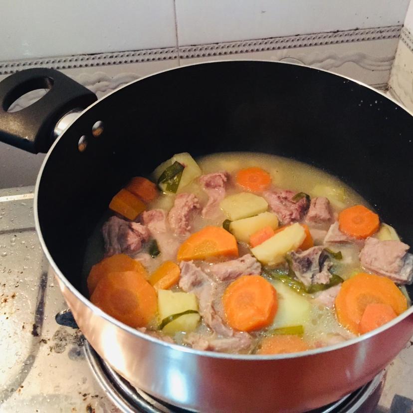 厨师长教你：“玉米排骨汤”的家常做法，营养又美味，先收藏了