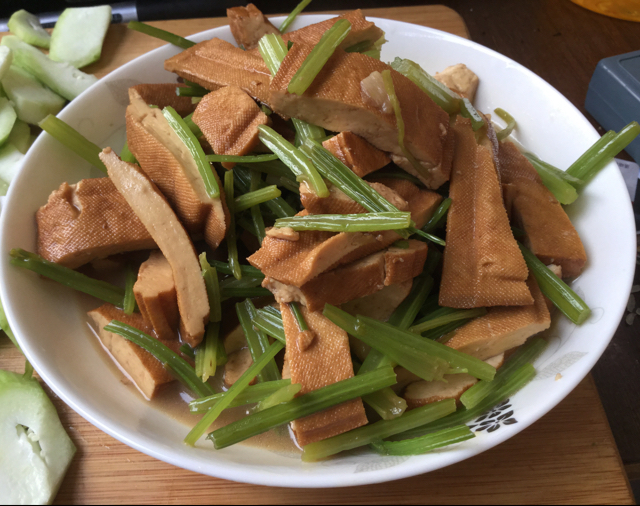 素菜：芹菜炒豆腐干
