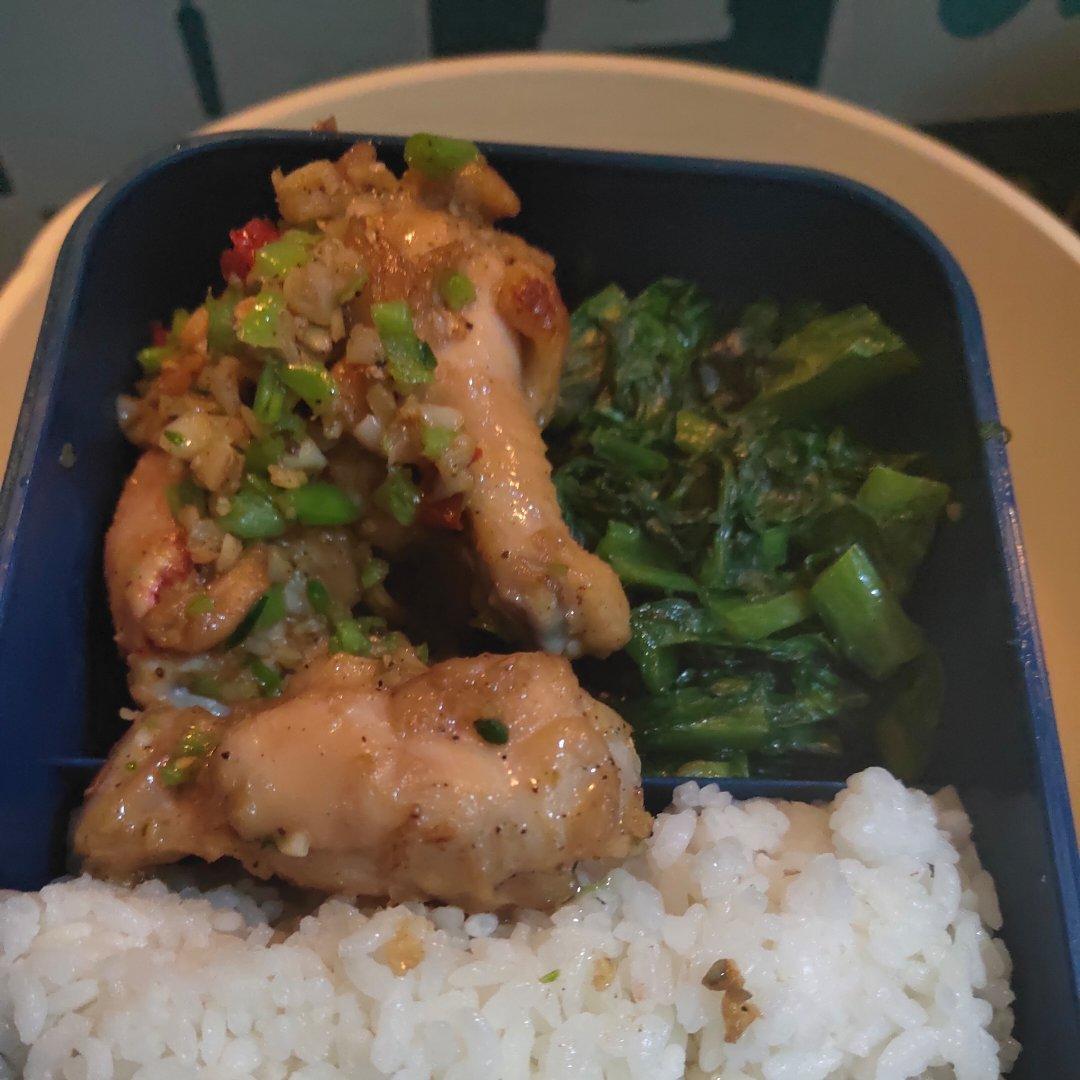 外焦里嫩的蒜香鸡翅