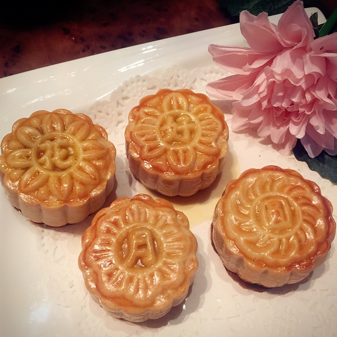 广式月饼—蛋黄莲蓉月饼