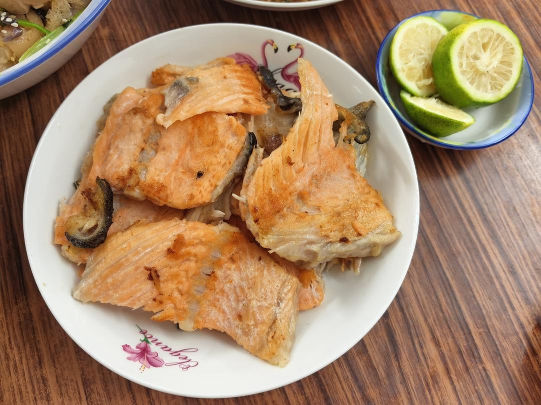 香煎三文鱼骨