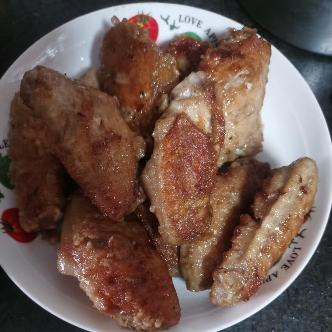 家常菜之脆皮鸡翅，全家都爱吃。 ​​​