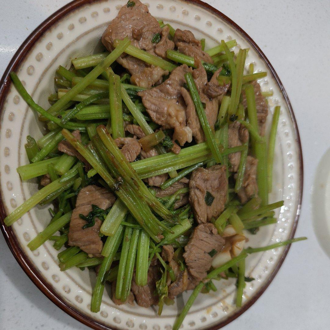 小炒黄牛肉，肉嫩味香！太好吃了简直是米饭杀手！