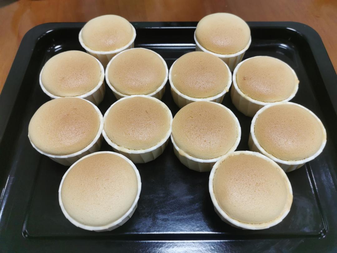 戚风小纸杯蛋糕
