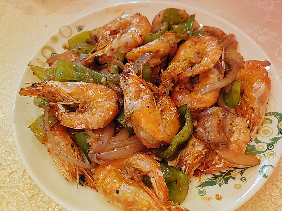 「 晚餐酱香浓郁的鲍鱼虾鸡煲 」