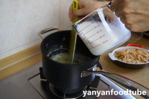 海鲜焗饭 Seafood Fried Rice with Cheesy Topping的做法 步骤4