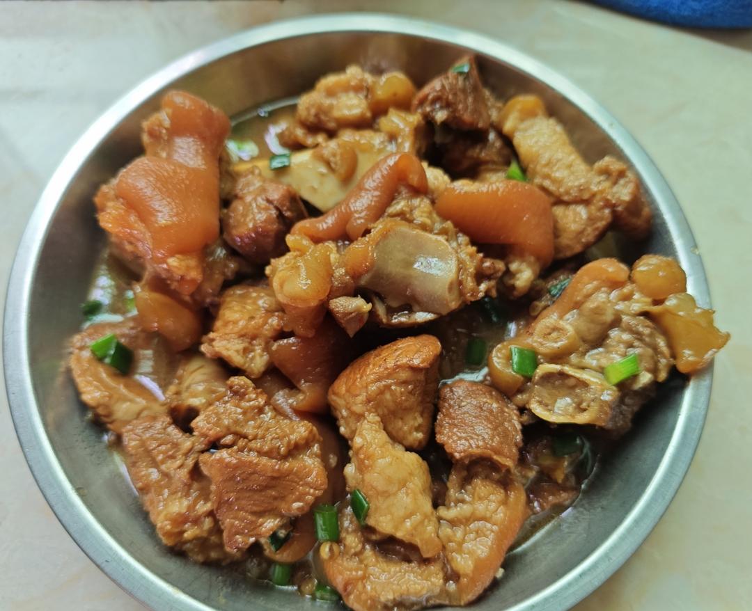 美味的家常菜：红烧猪蹄