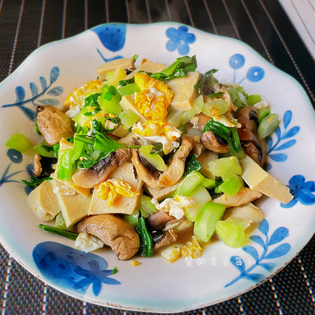 捏菜蘑菇炒蛋（爆腌菜）