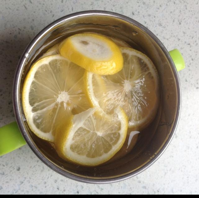柠檬蜂蜜水的做法 步骤2