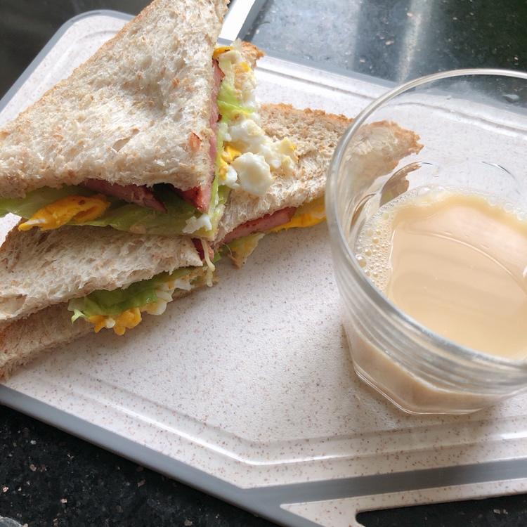 お好みサンド火腿鸡蛋沙拉生菜三明治