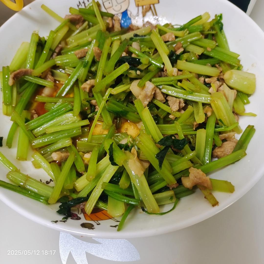芹菜炒肉