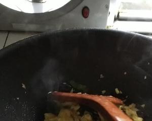 黑木耳青椒炒鸡蛋（营养又下饭）的做法 步骤4