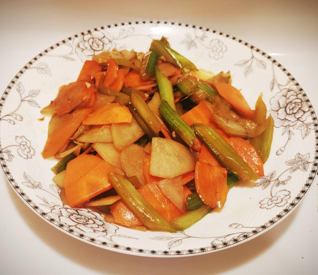 西芹甜椒炒土豆片