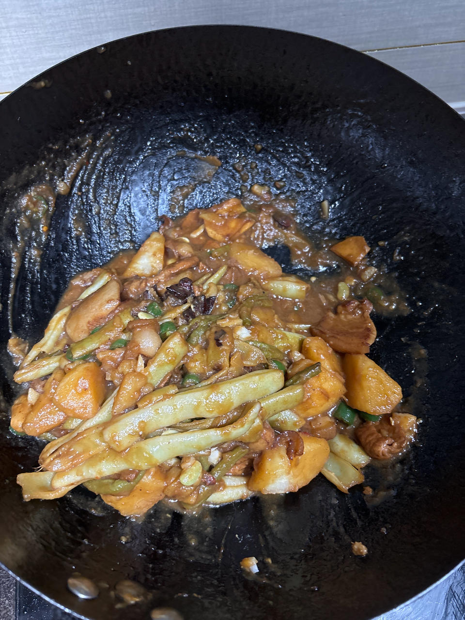 绝对正宗的东北土豆豆角炖五花肉