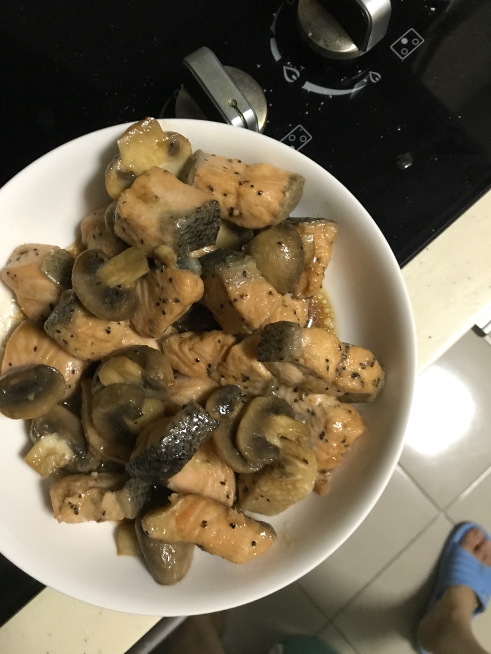 三文鱼炒蘑菇