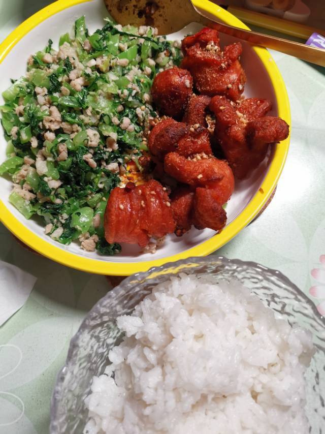 芥菜这样炒~不但不苦不涩~而且非常鲜甜美味~连小孩都喜欢吃