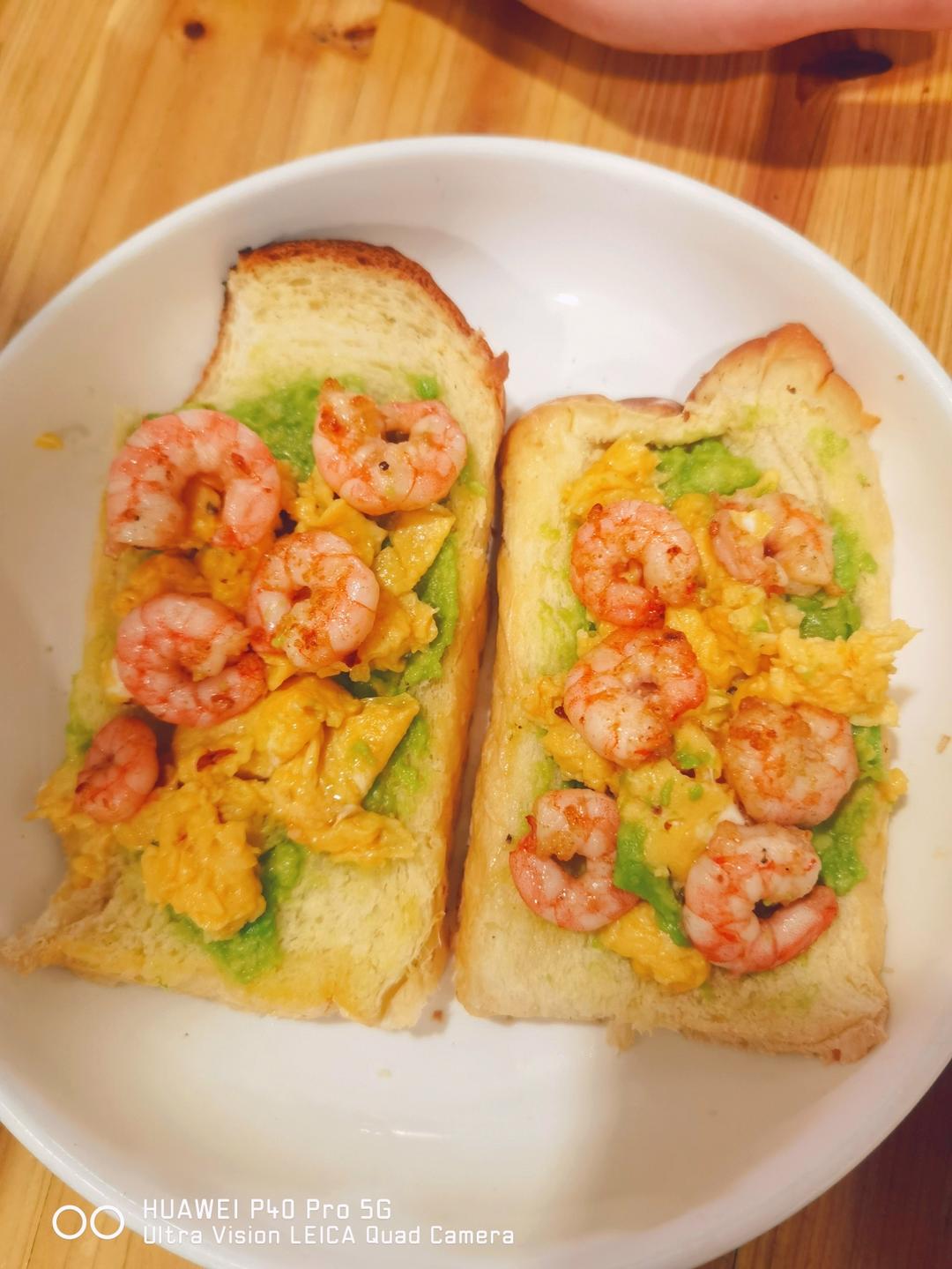 牛油果蛋滑虾仁三明治