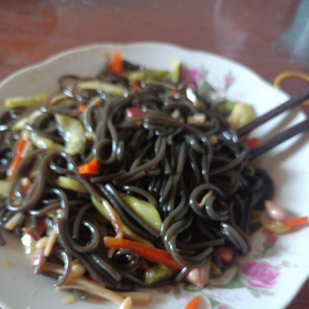 减脂爽口的凉拌蕨根粉！也太好吃了吧！！