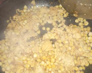 玉米粒炒鸡蛋的做法 步骤5