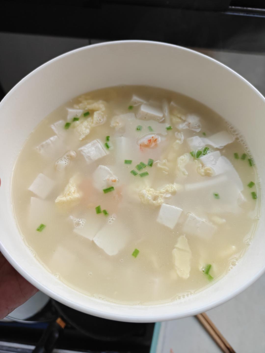 鲜虾菌菇豆腐汤