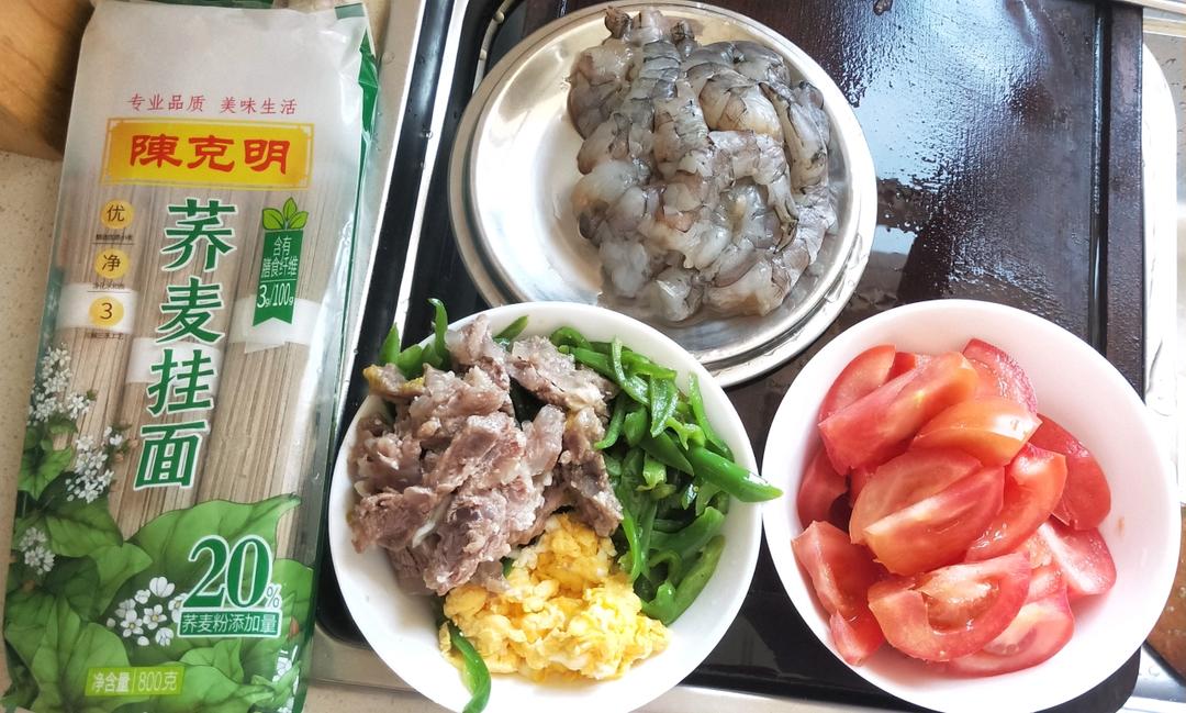 秘制牛肉鲜虾荞麦面