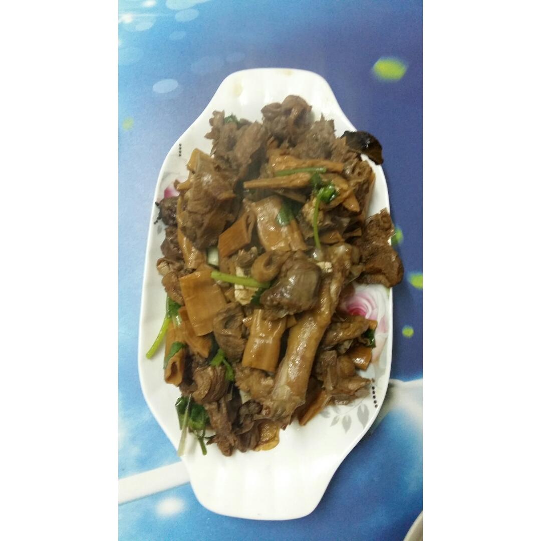 老鸭焖笋干