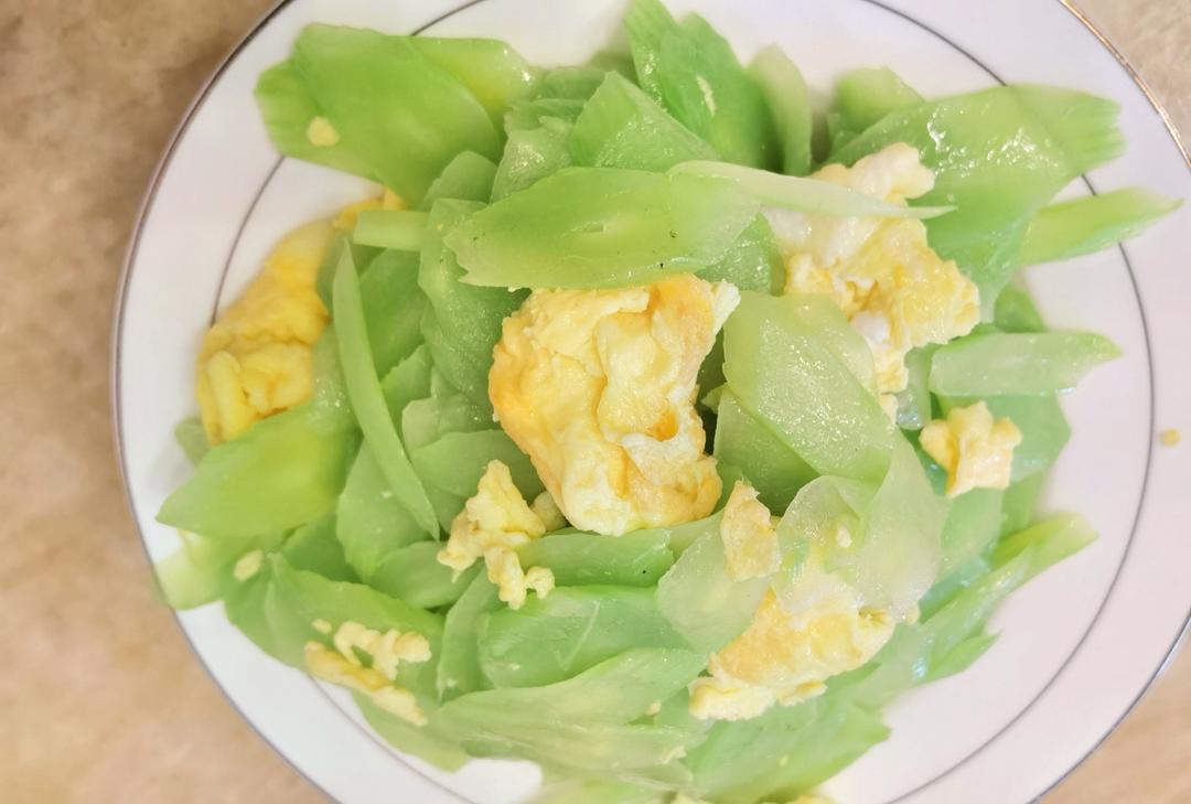 莴笋炒蛋
