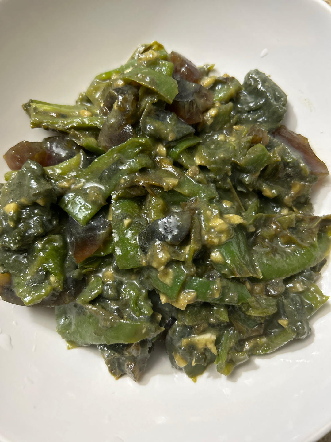 三步搞定下饭神菜青椒擂皮蛋