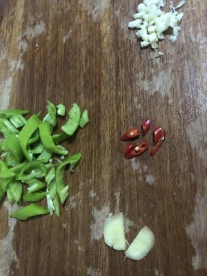 土豆炖茄子的做法 步骤2