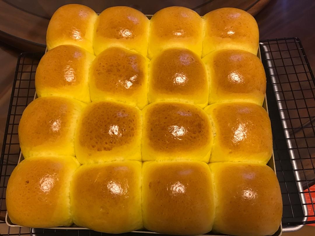 南瓜奶油小餐包（一次发酵）