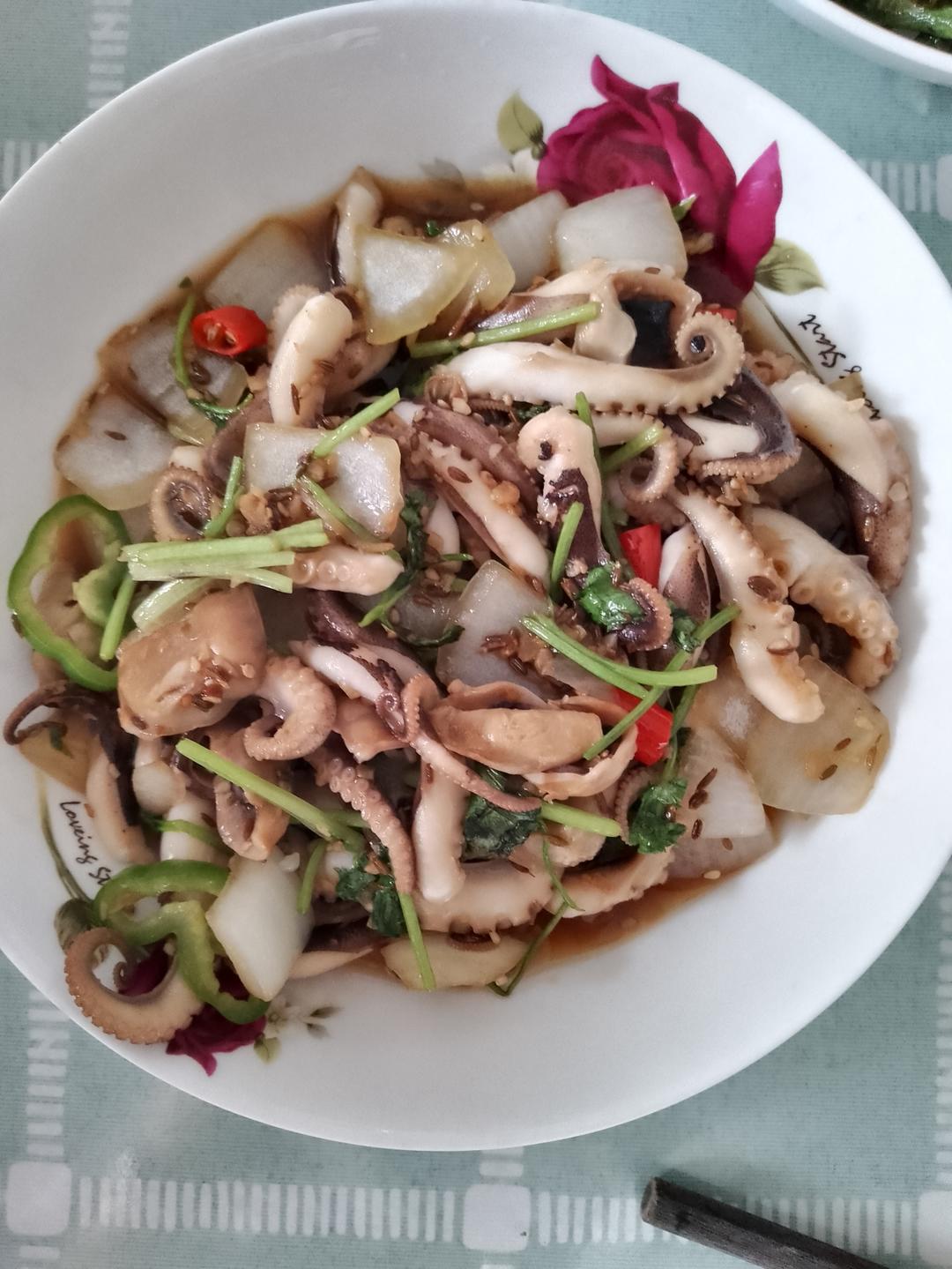 超下饭的孜然鱿鱼须，香辣爽嫩，比烧烤还好吃