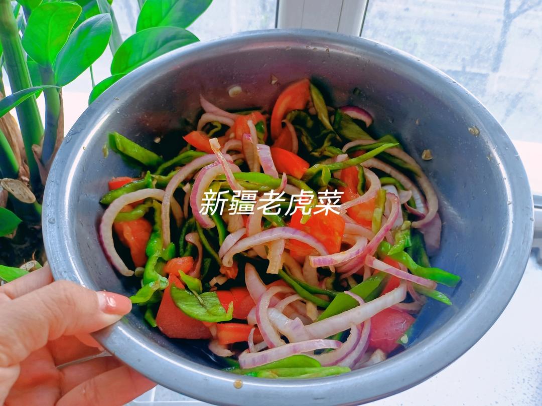 新疆老虎菜（皮辣红）的做法