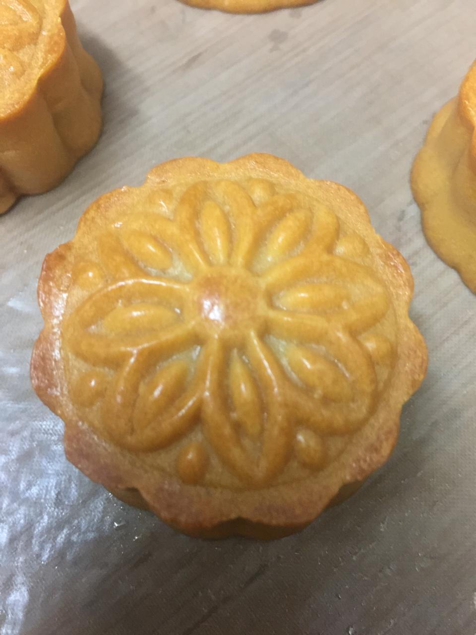 广式月饼—蛋黄莲蓉月饼
