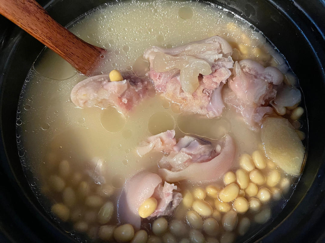 黄豆猪脚汤