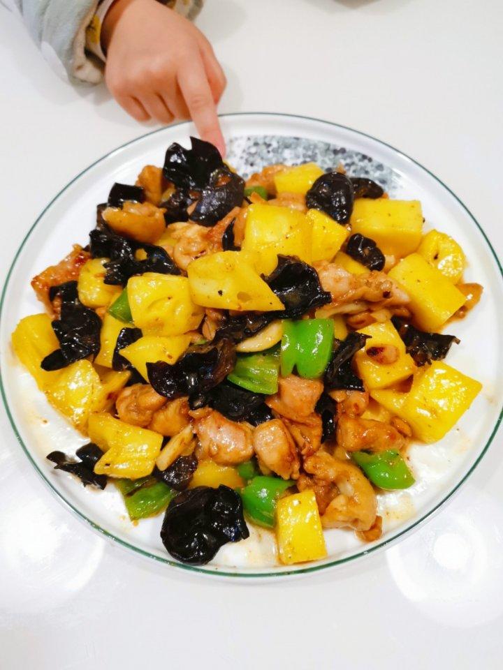 缤纷菠萝季菠萝炒鸡