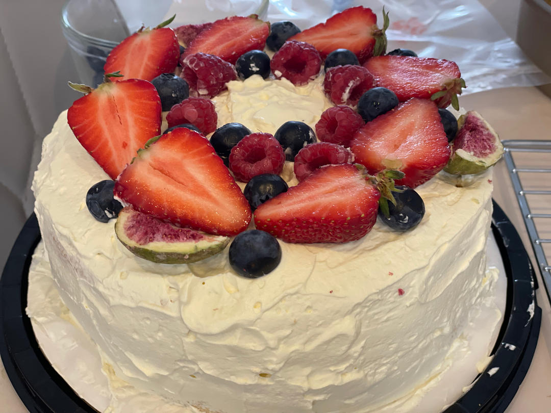 8寸戚风草莓蛋糕