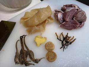 海马花胶瘦肉汤的做法 步骤1