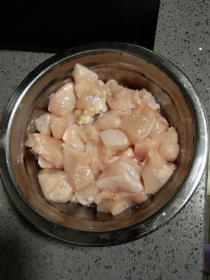 晚饭不费时☞咖喱鸡肉土豆的做法 步骤1