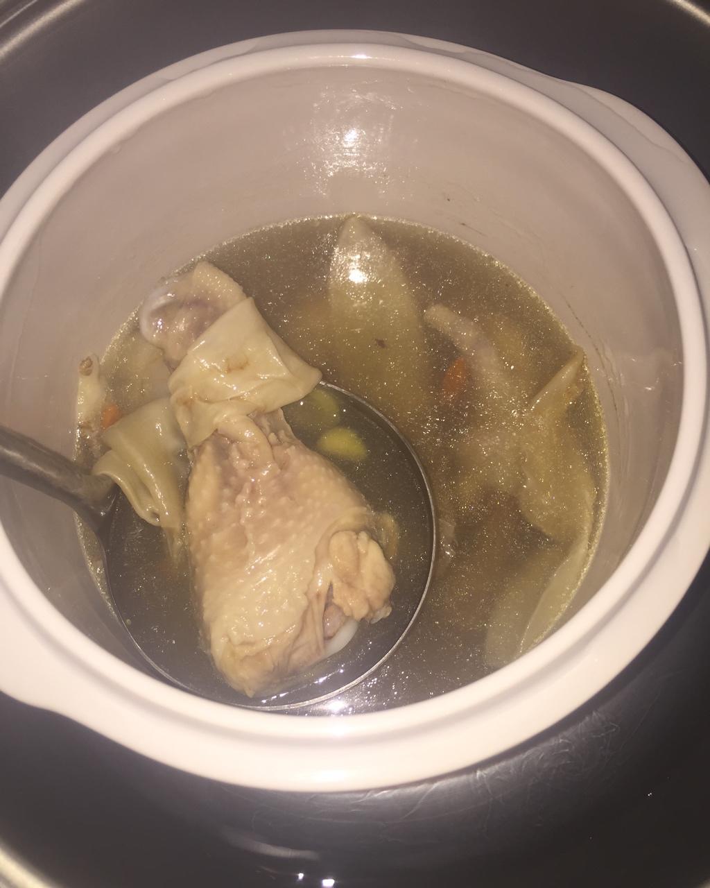 花胶鸡爪汤