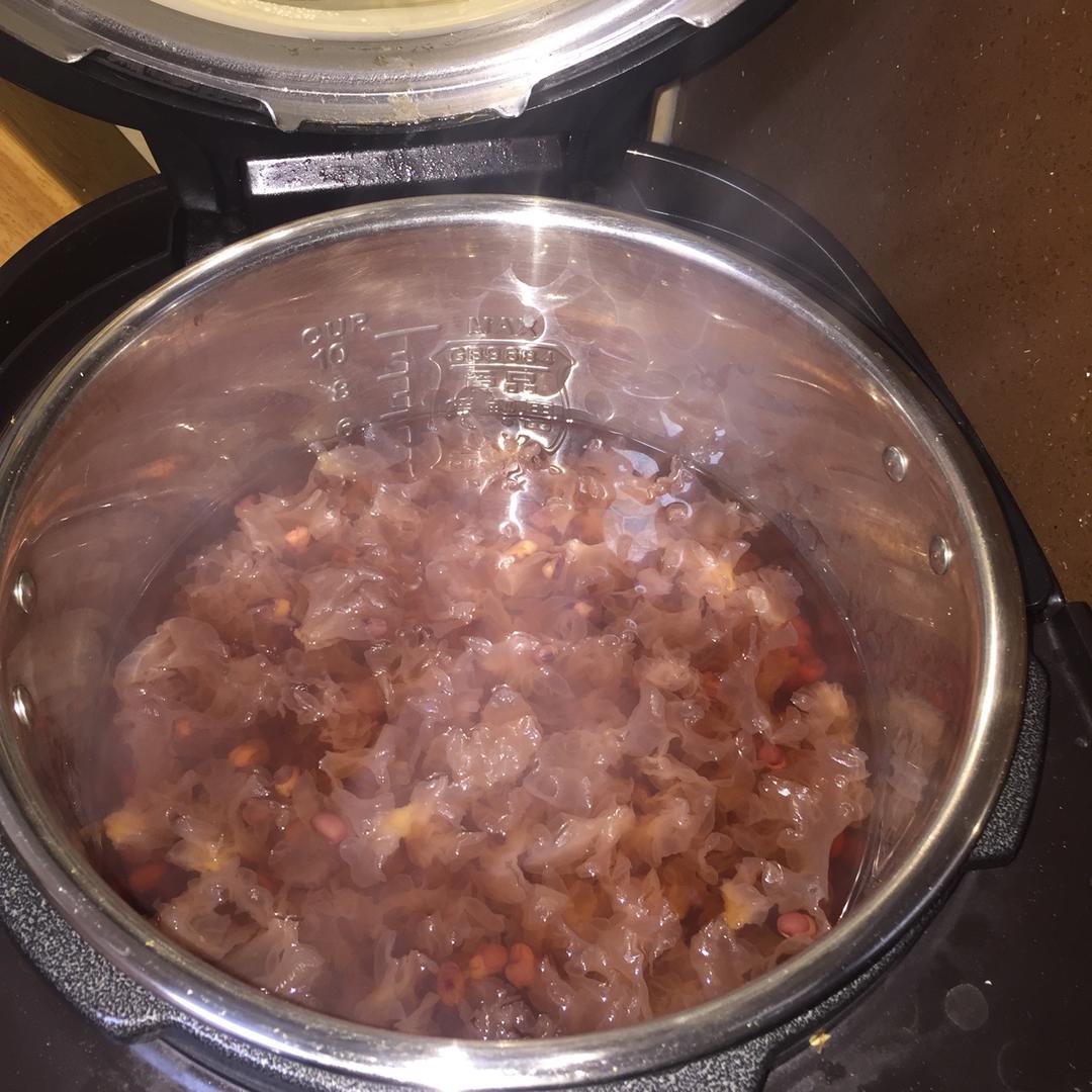 红豆银耳羹